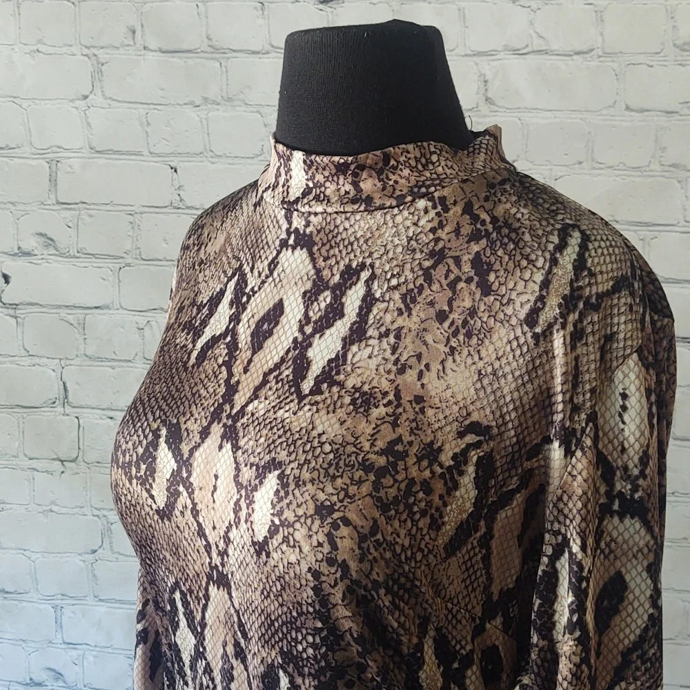 Size Large Mock Neck Reptile Print Dress with 2 Side Splits - Picture 7 of 9